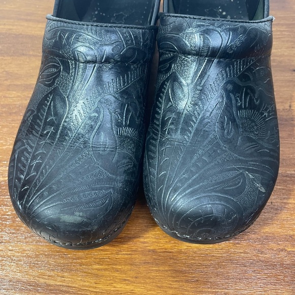 Dansko Black Professional Clog Tooled Leather Embossed Engraved Shoe Size 40 - Picture 13 of 14